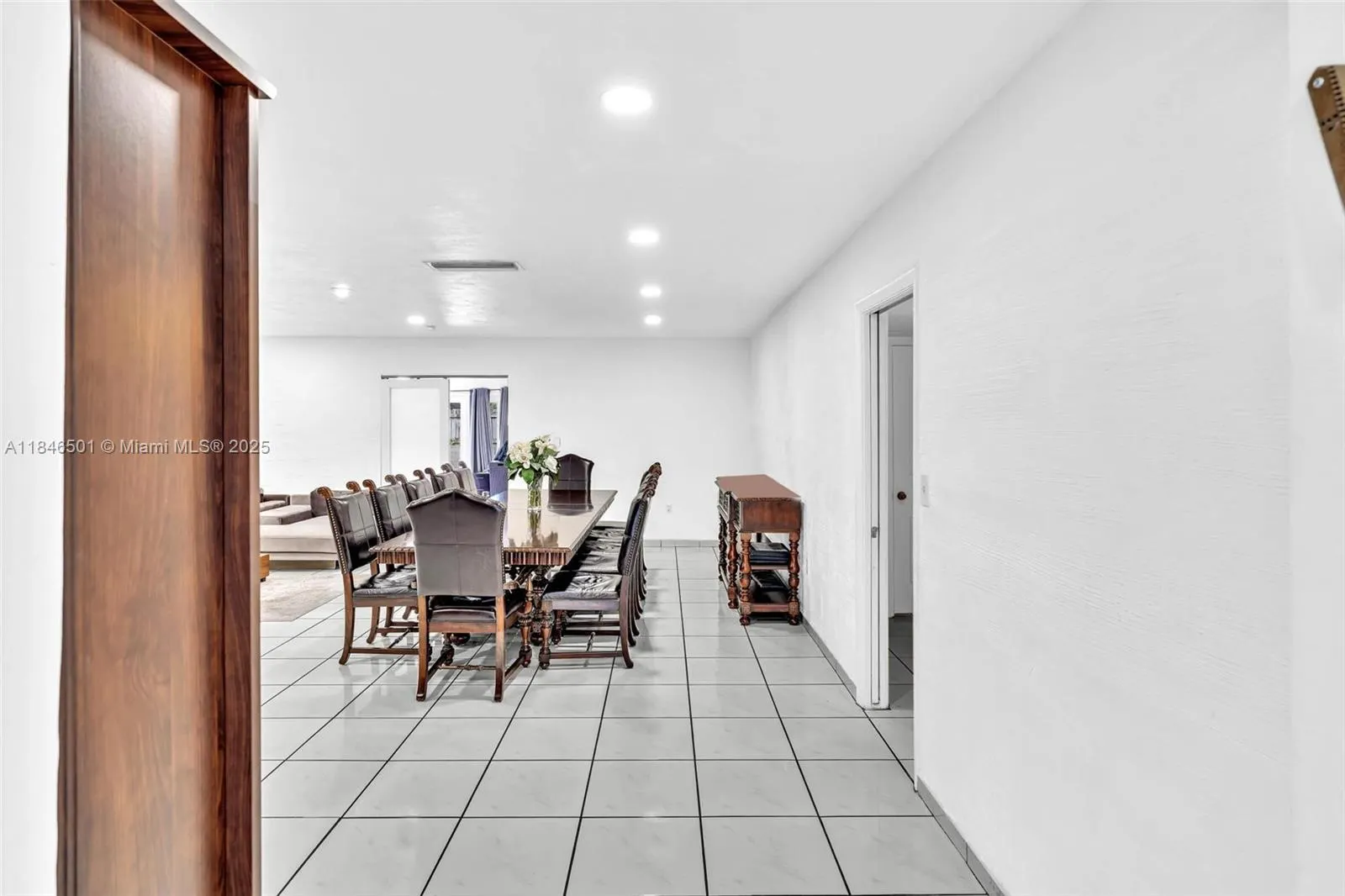 9524 Byron Ave