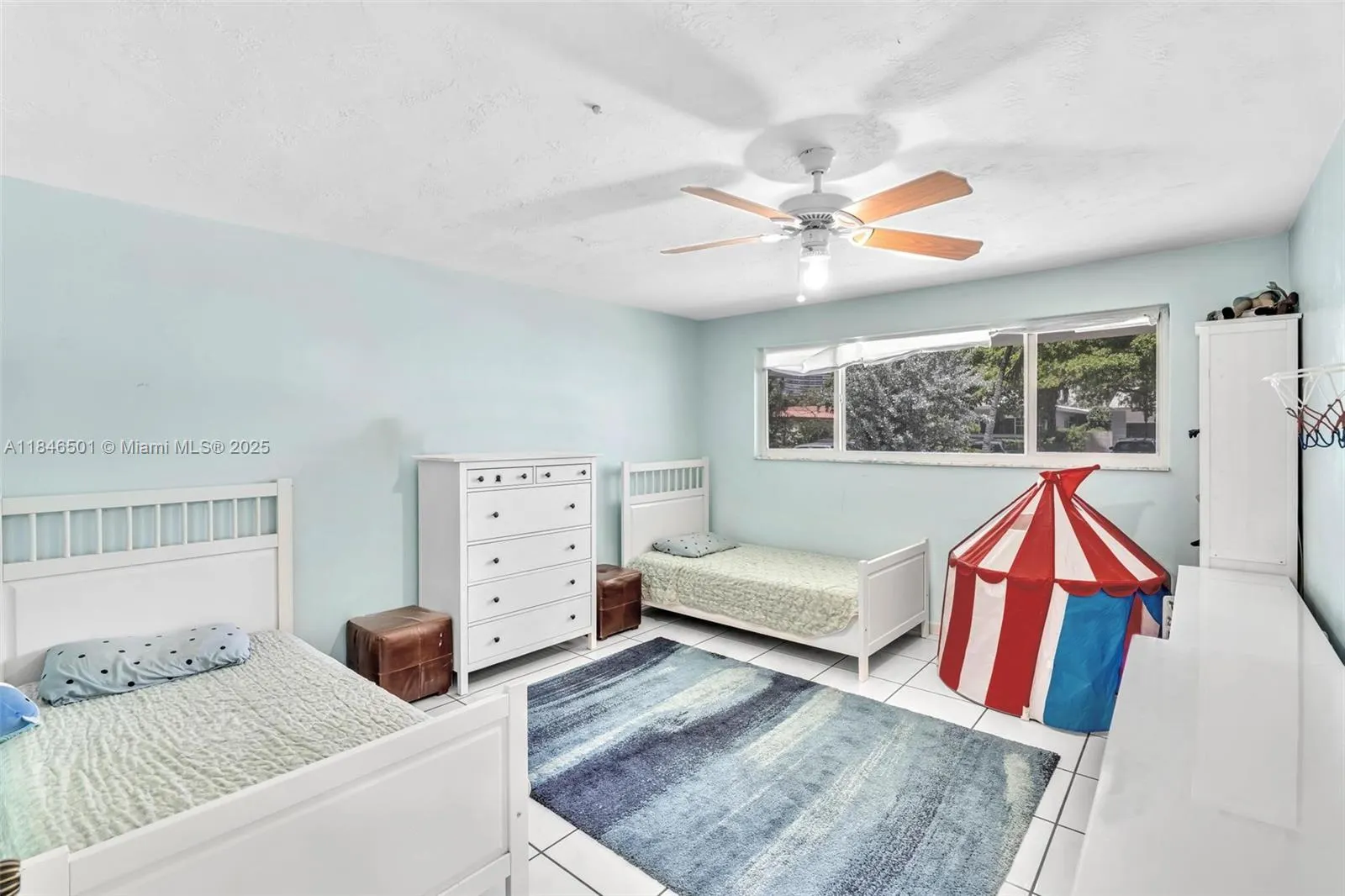 9524 Byron Ave