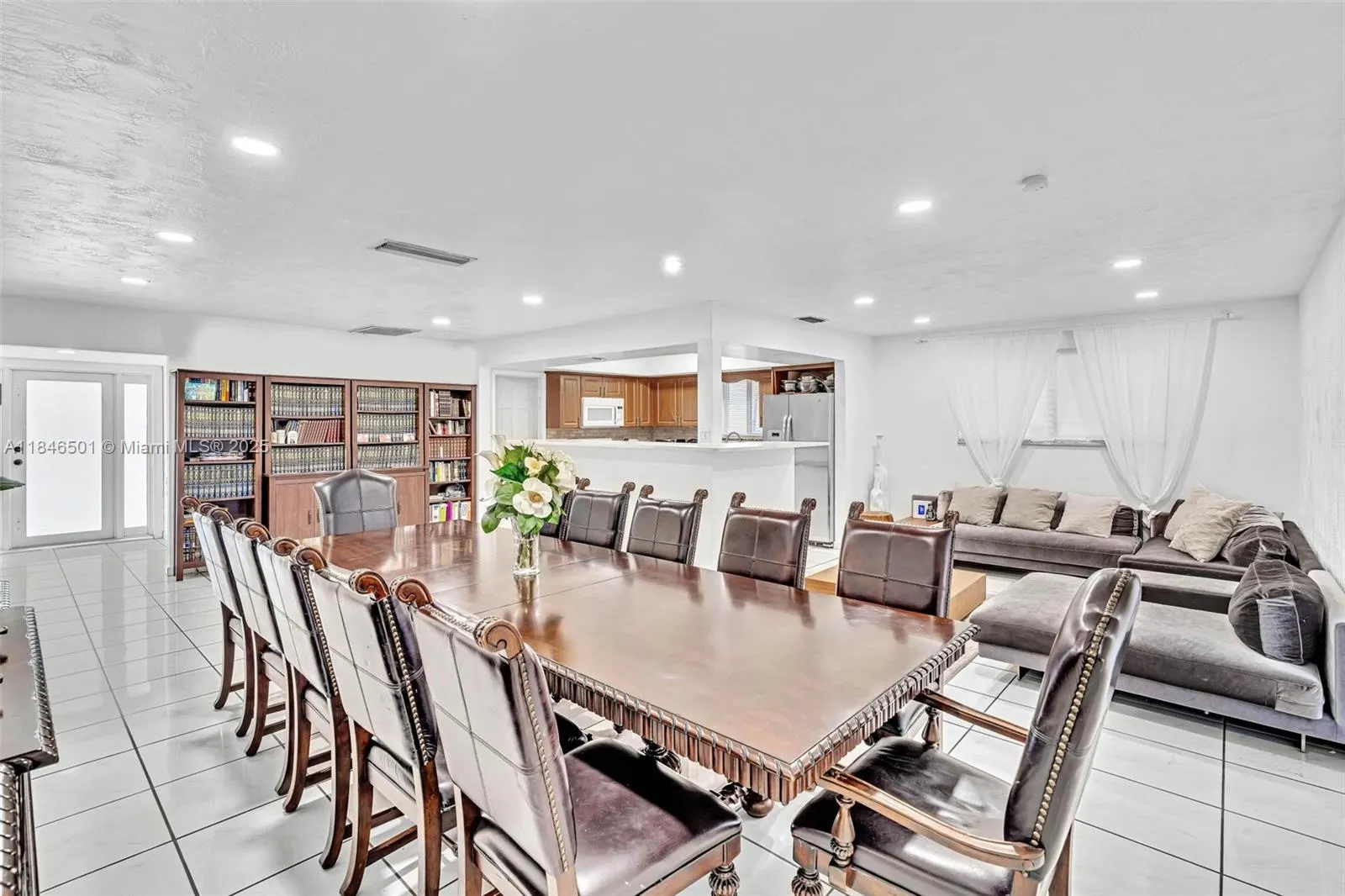 9524 Byron Ave