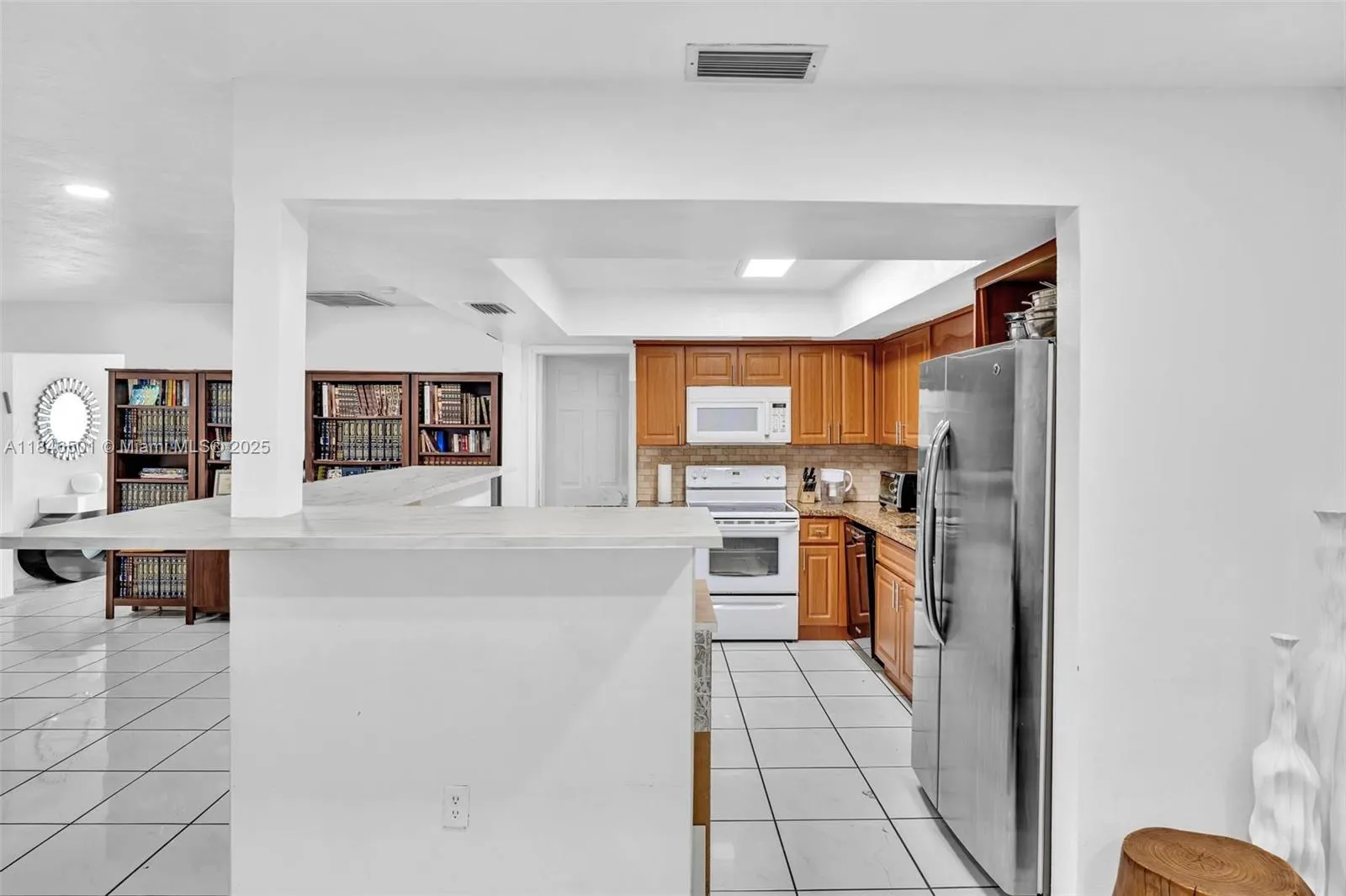 9524 Byron Ave