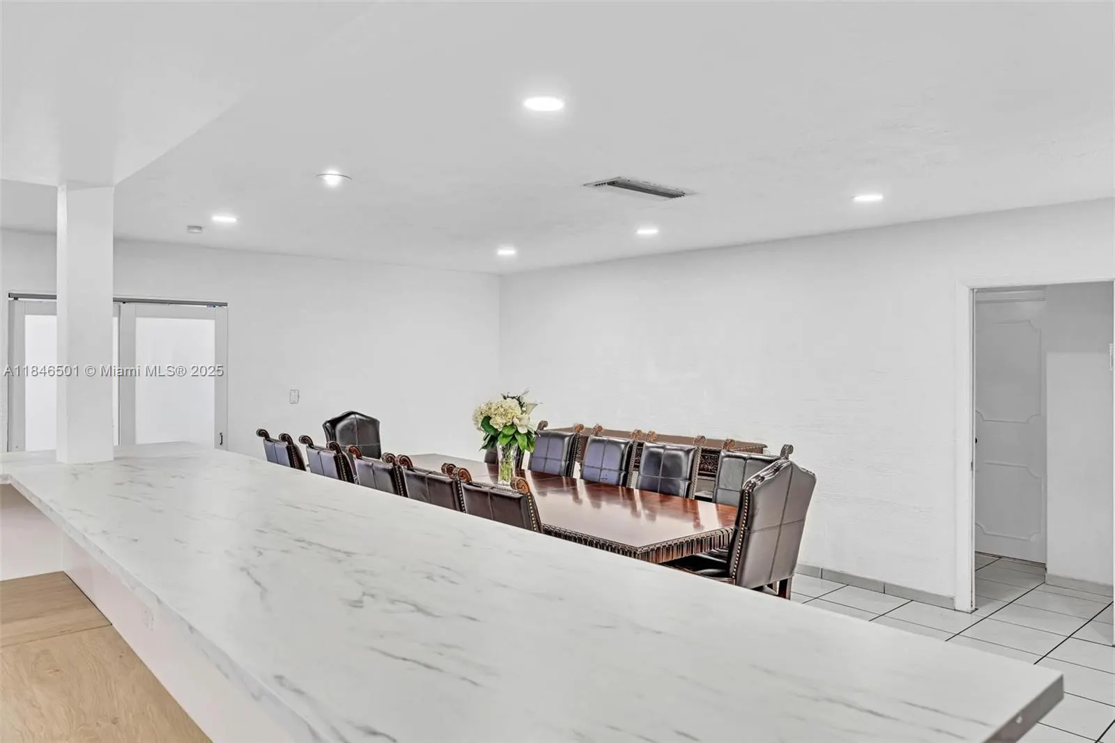9524 Byron Ave