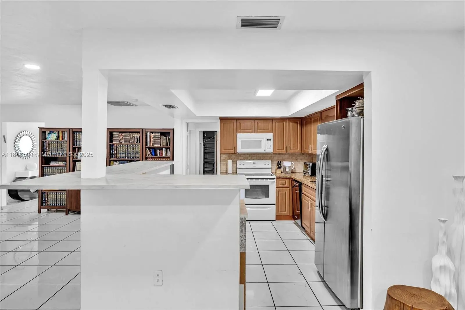 9524 Byron Ave
