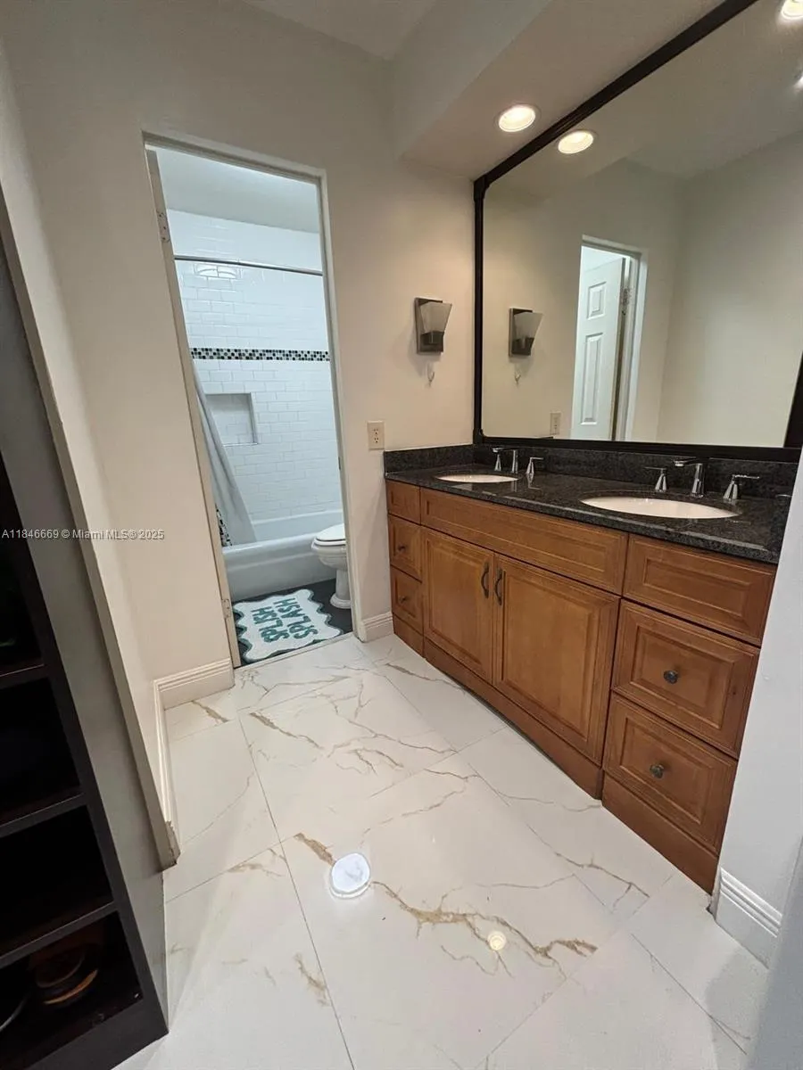 160 Cypress Club Dr, #608
