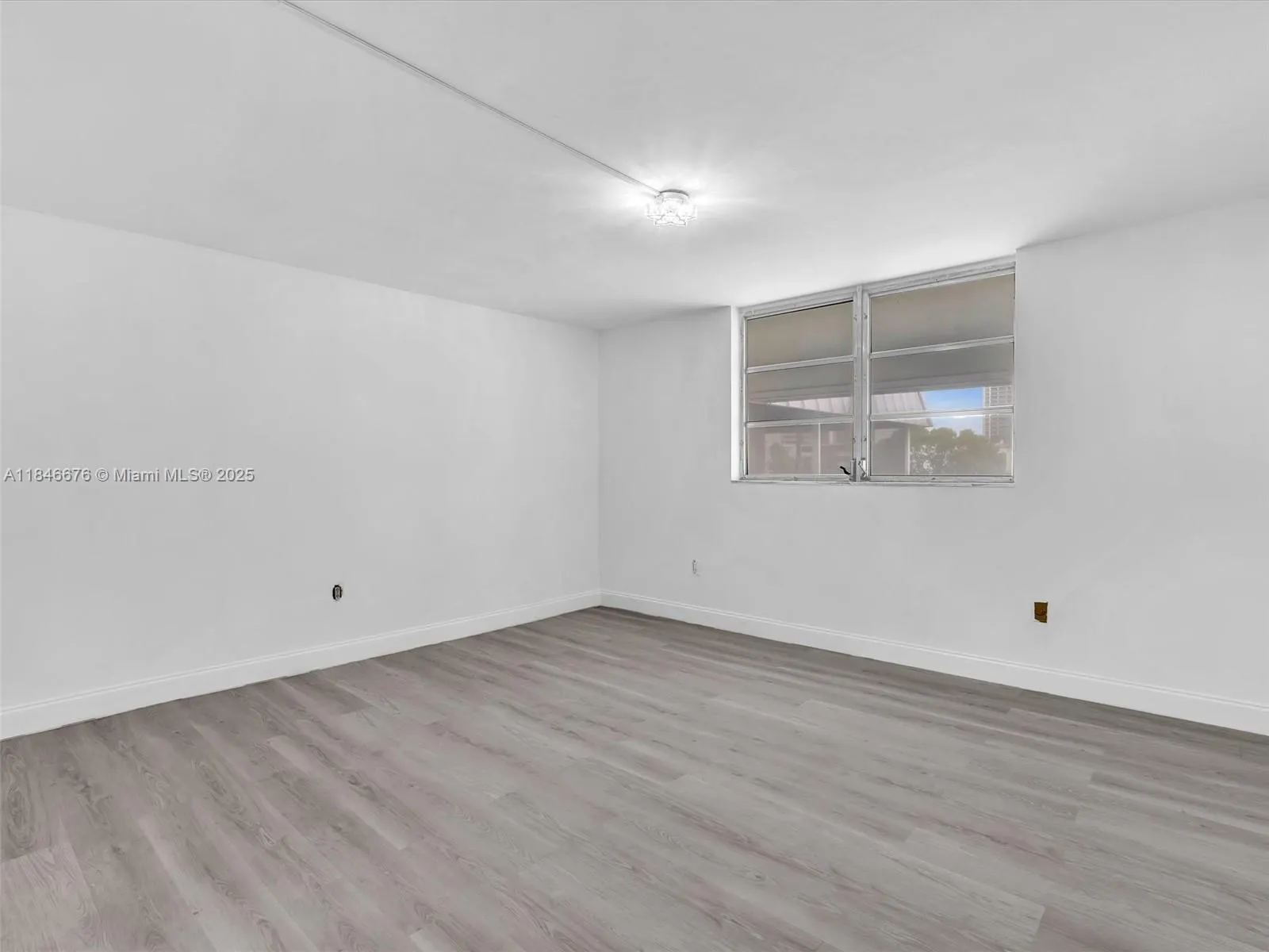 3725 NE 169th St, #407