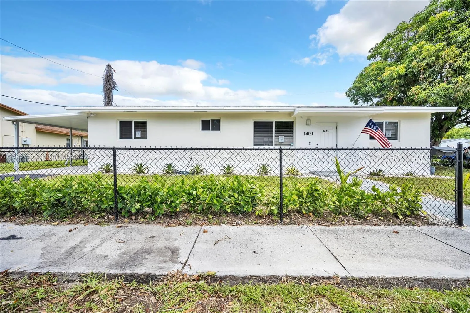 1401 NE 152 St