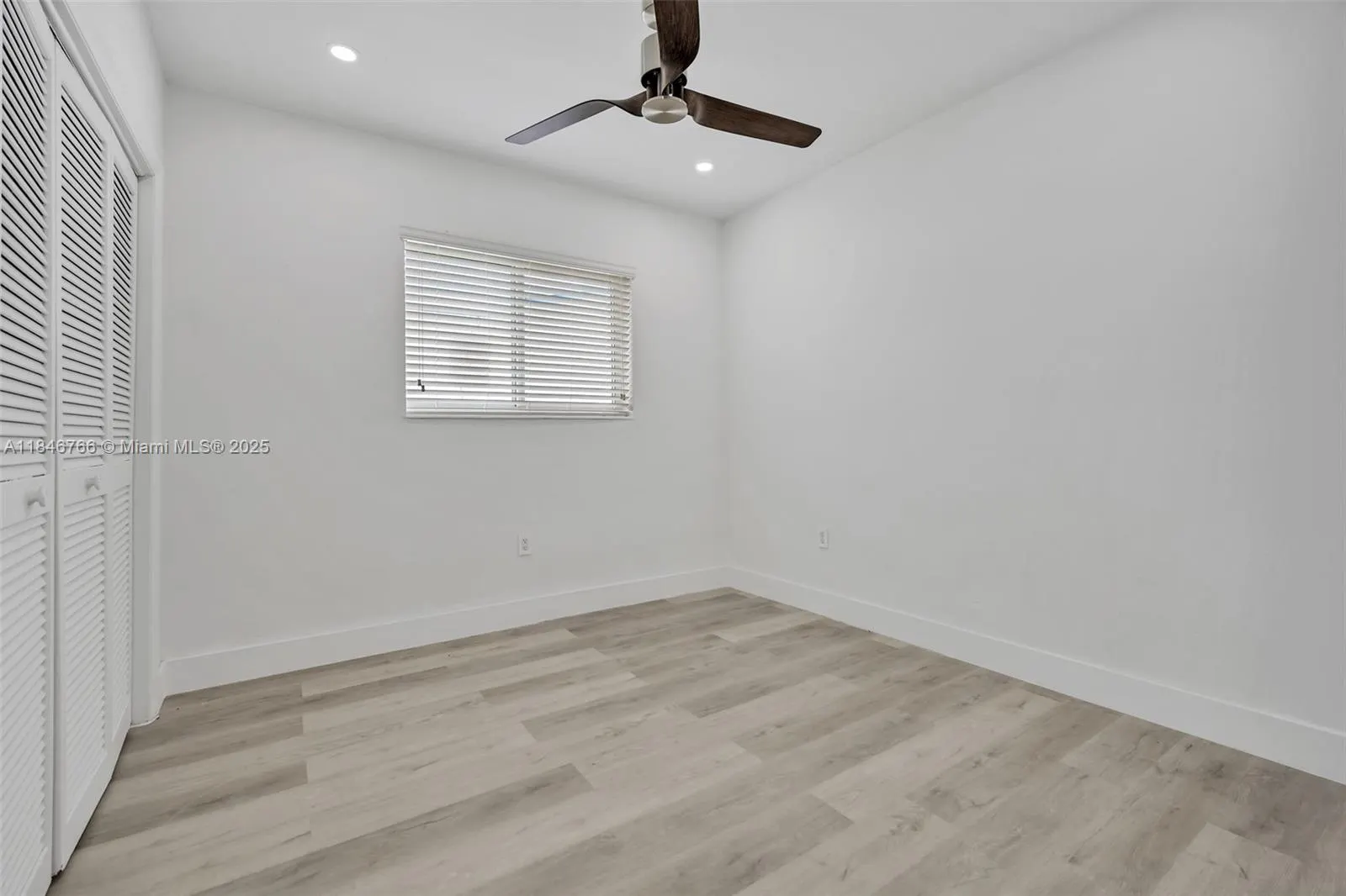 1401 NE 152 St