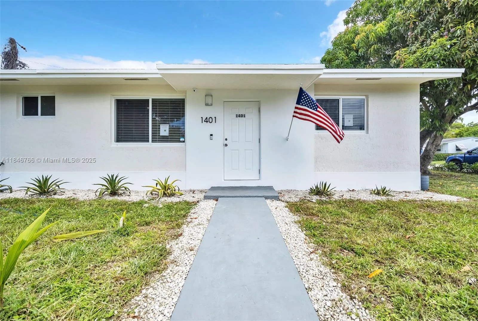 1401 NE 152 St