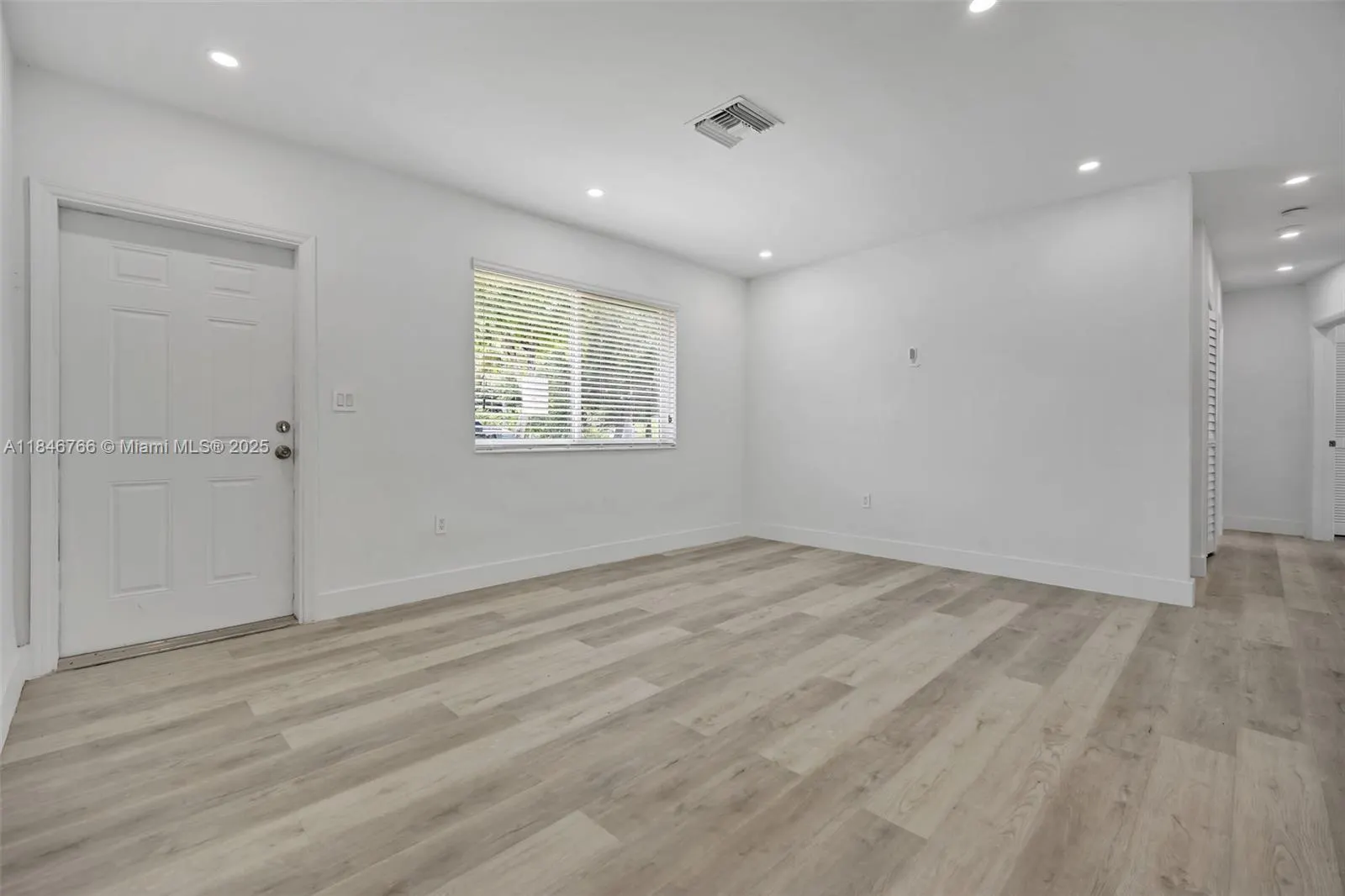 1401 NE 152 St
