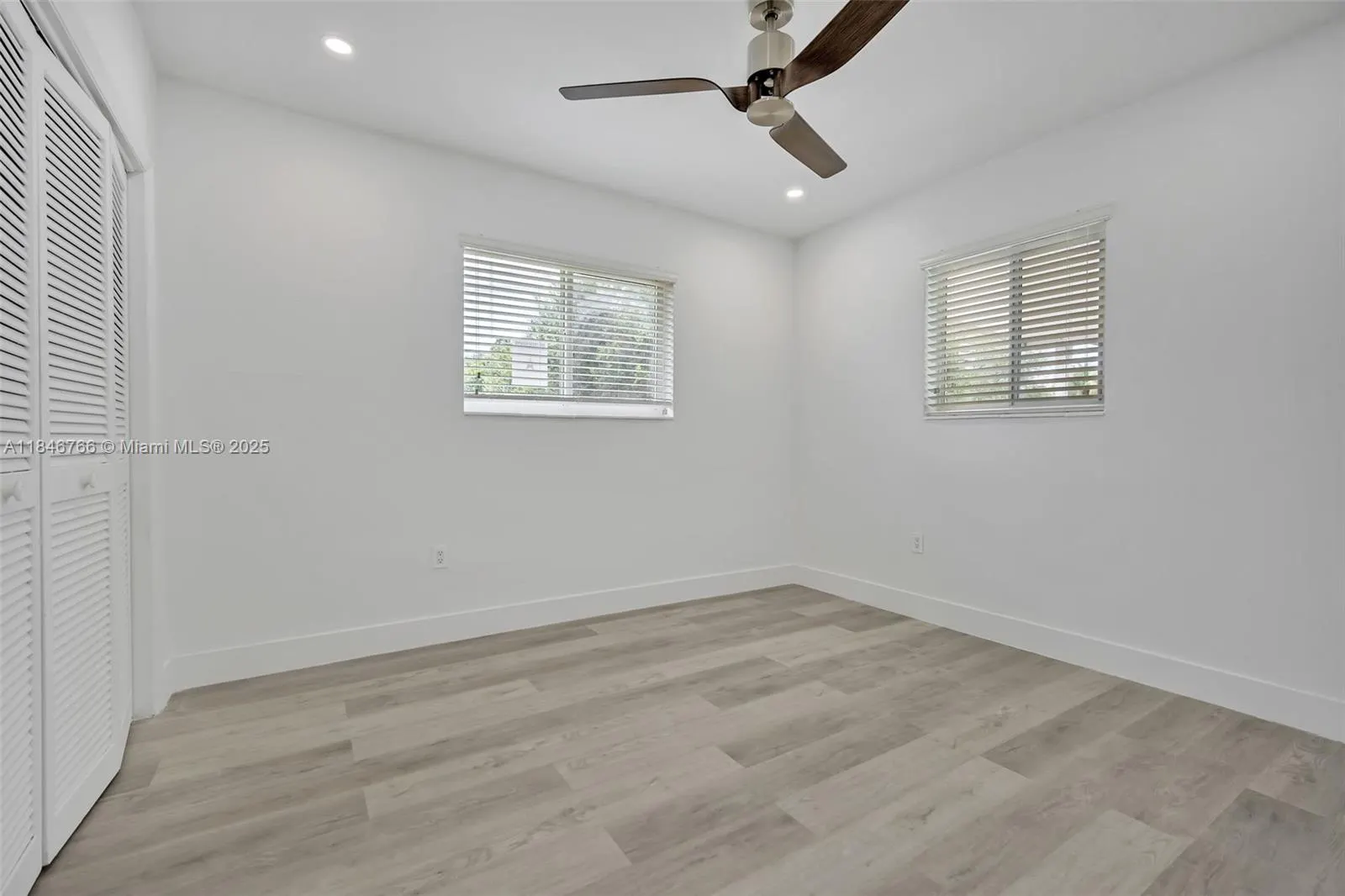 1401 NE 152 St