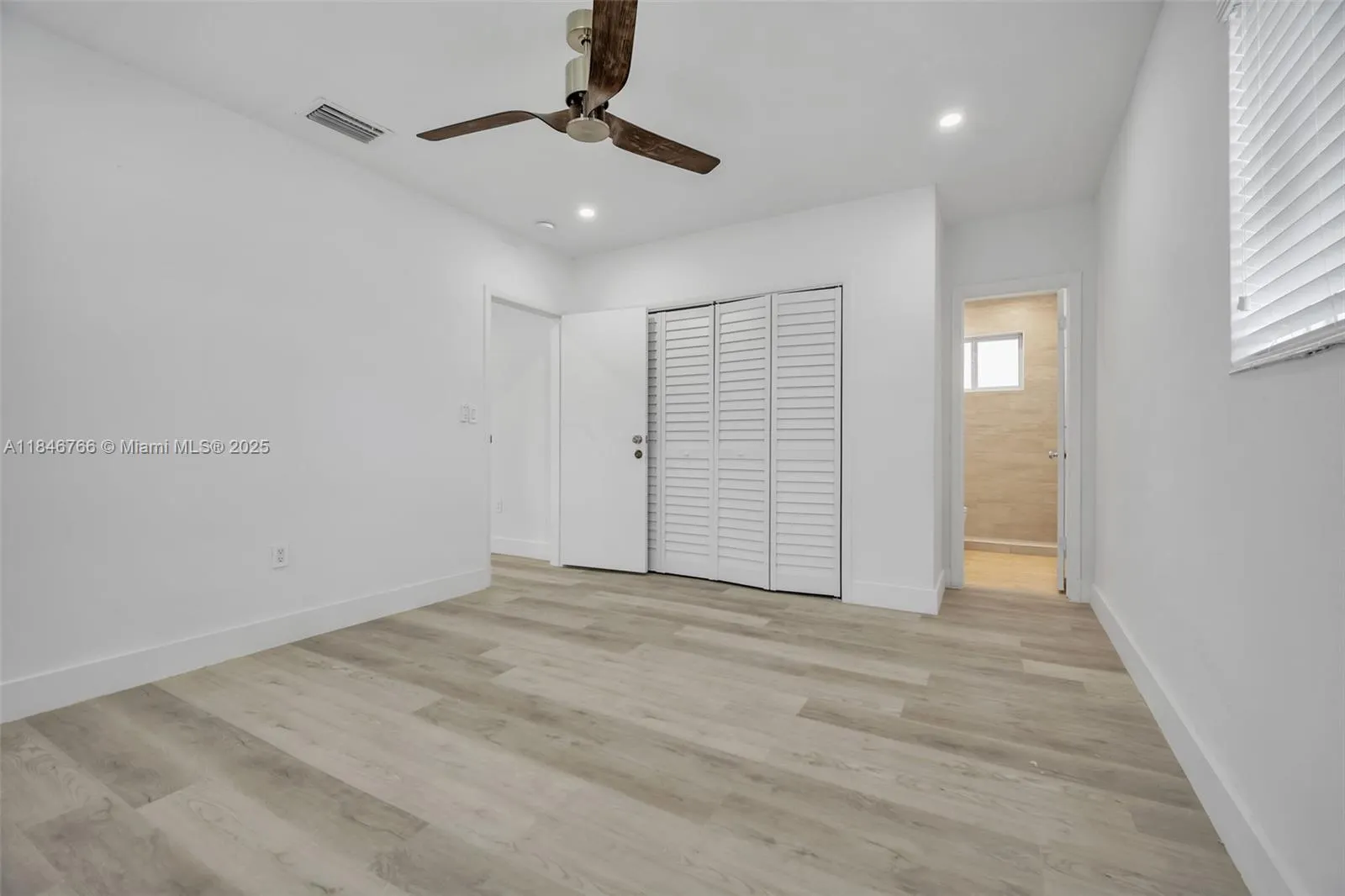 1401 NE 152 St