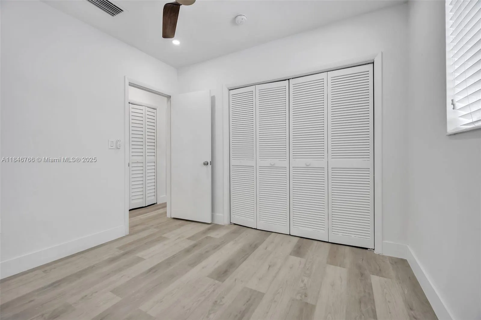 1401 NE 152 St