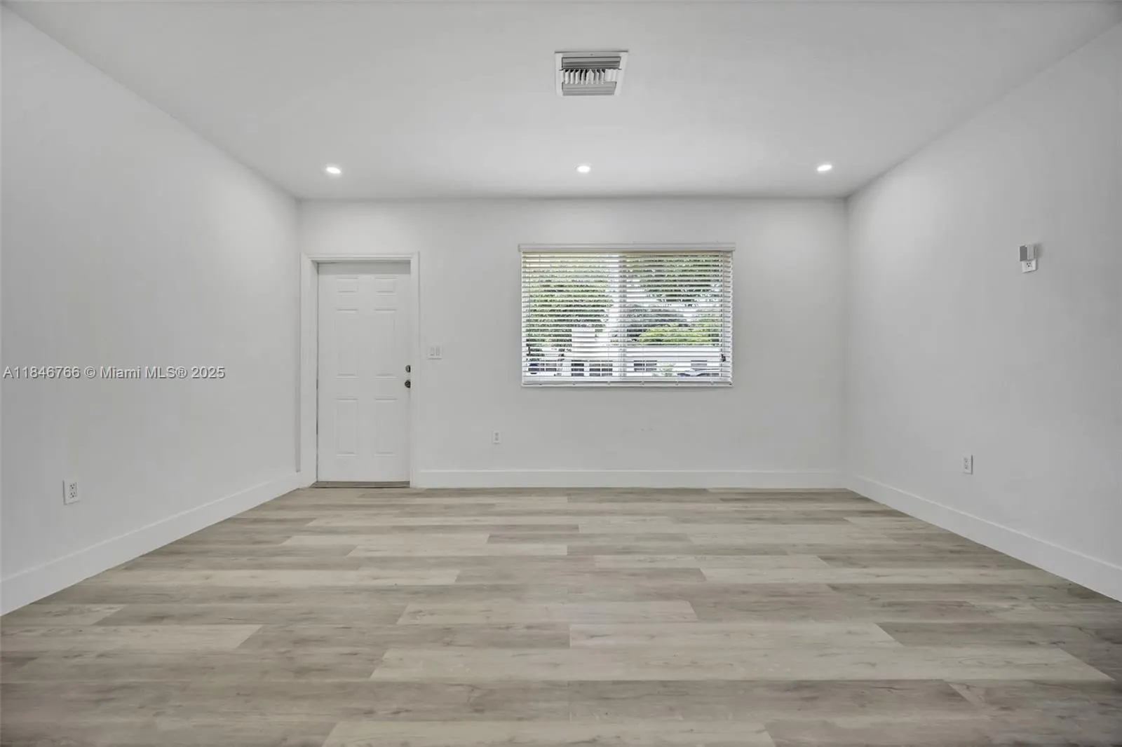 1401 NE 152 St