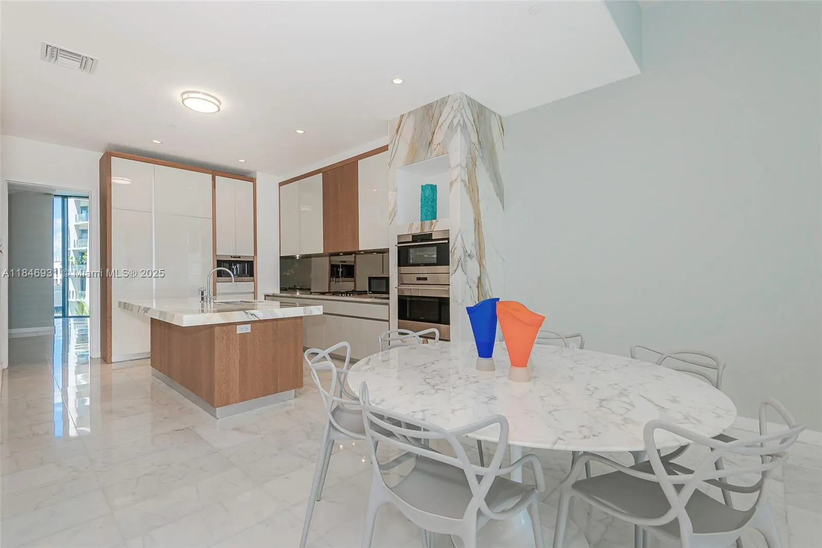 2821 S Bayshore Dr, #7B