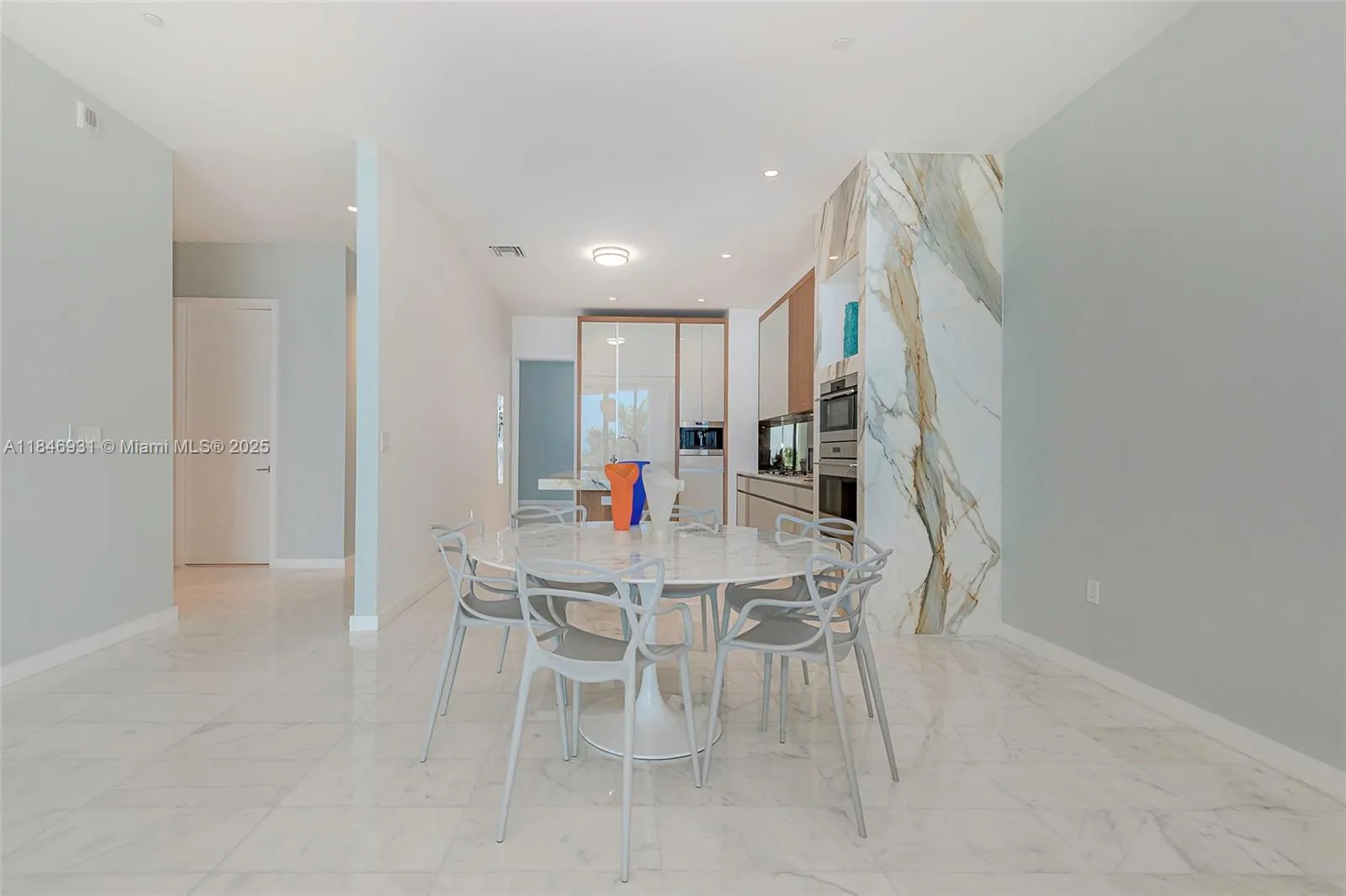 2821 S Bayshore Dr, #7B