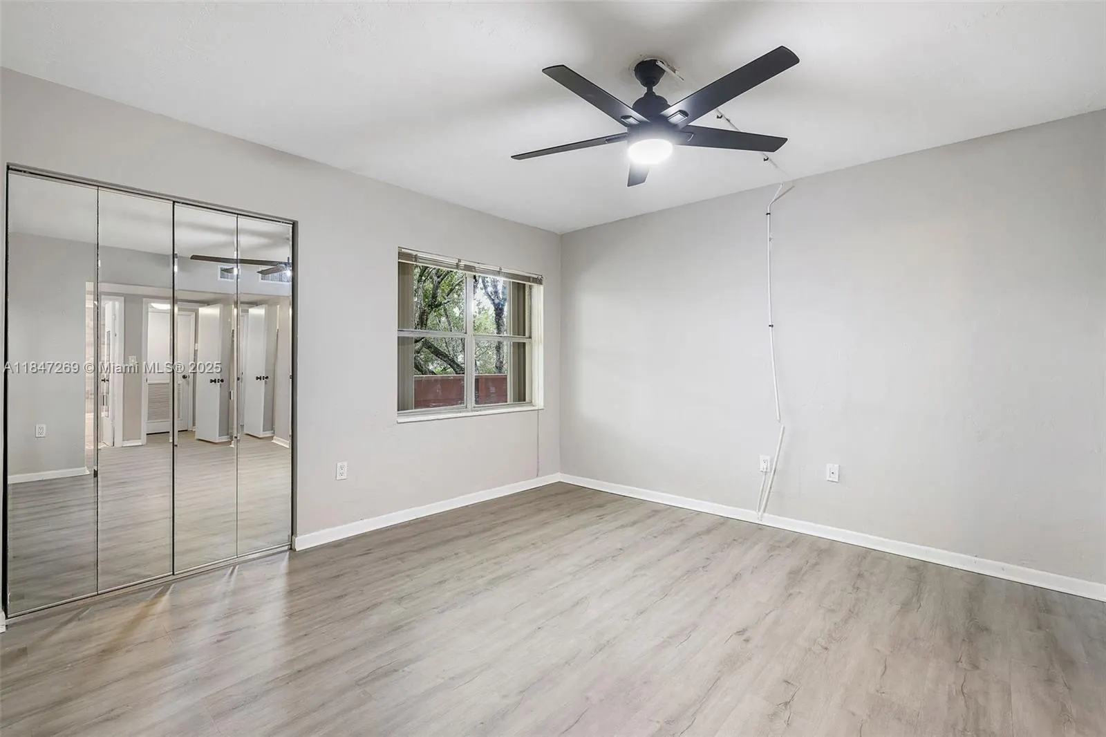 1205 Mariposa Ave, #320