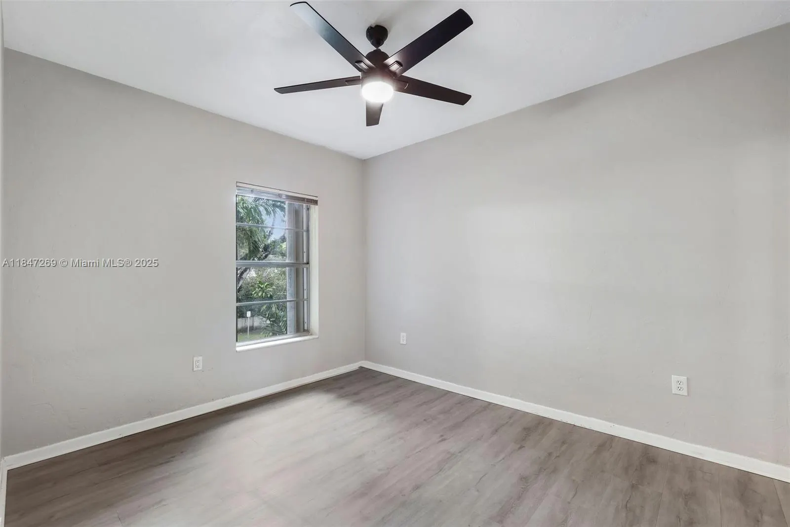 1205 Mariposa Ave, #320