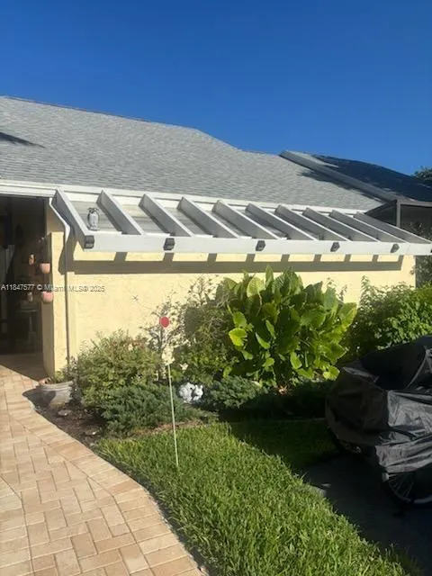 10872 Lake Front Pl