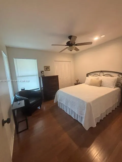 10872 Lake Front Pl