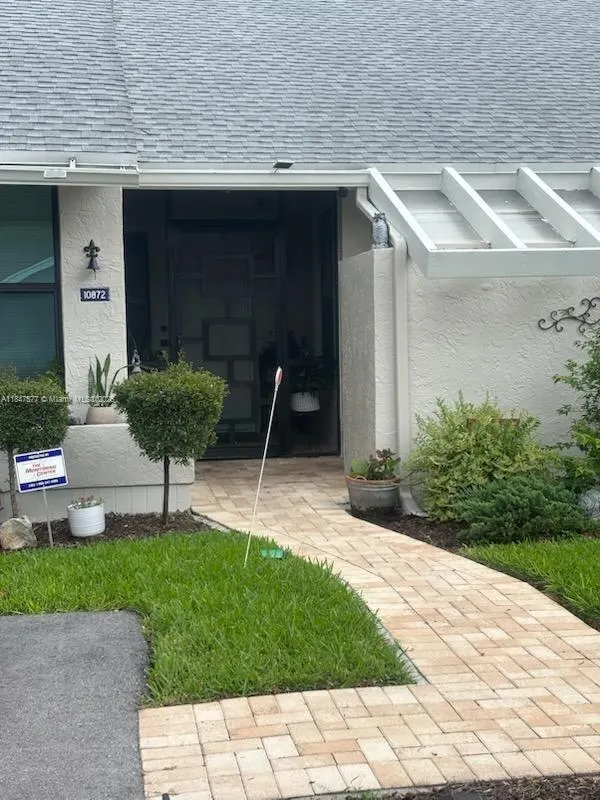 10872 Lake Front Pl