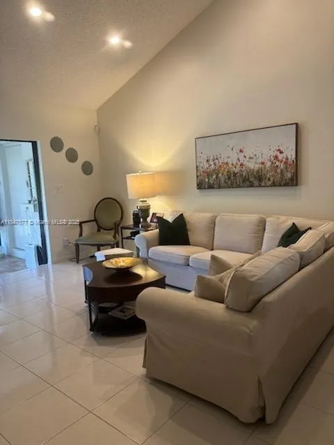 10872 Lake Front Pl