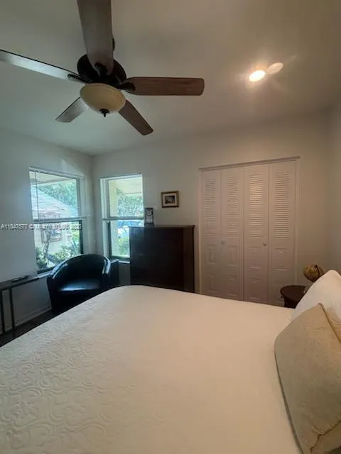 10872 Lake Front Pl