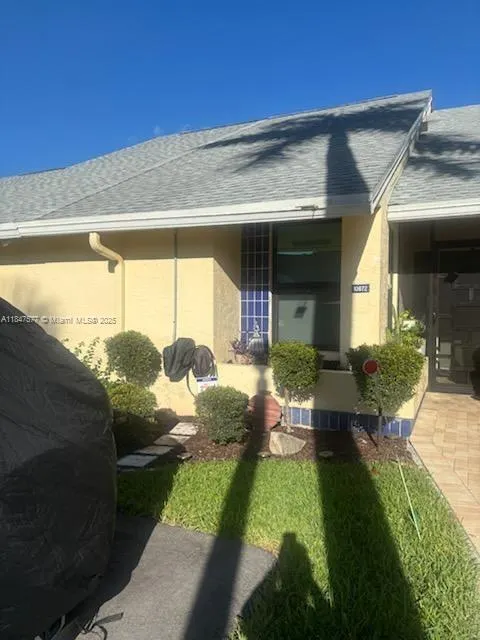 10872 Lake Front Pl