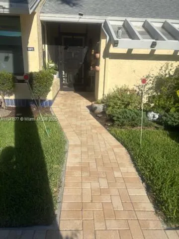 10872 Lake Front Pl