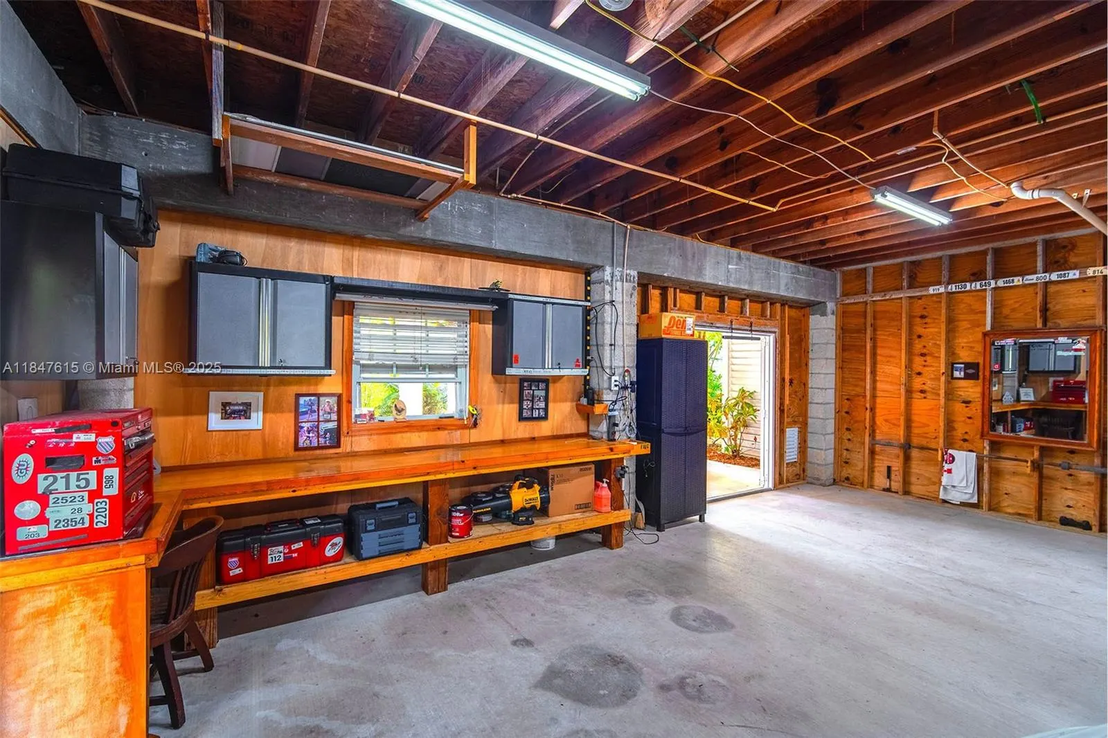 17054 Coral Dr