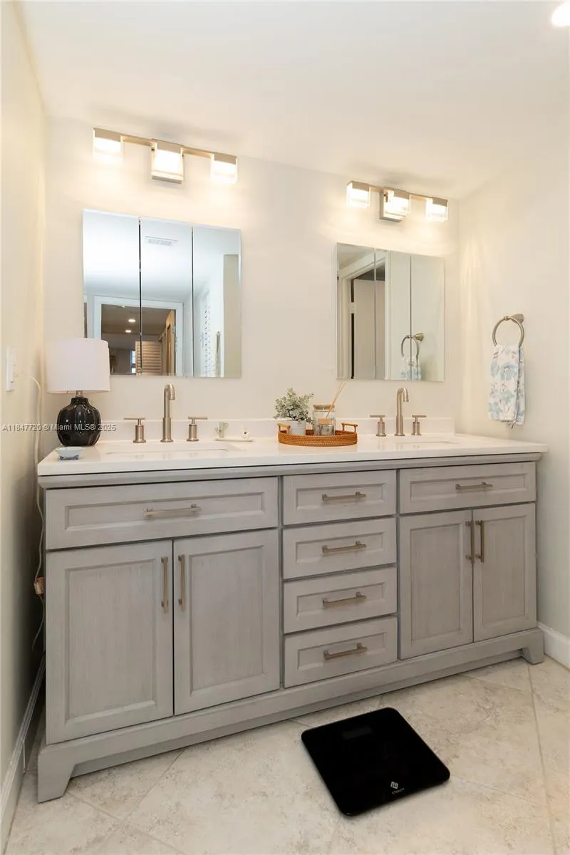 9273 Collins Ave, #312