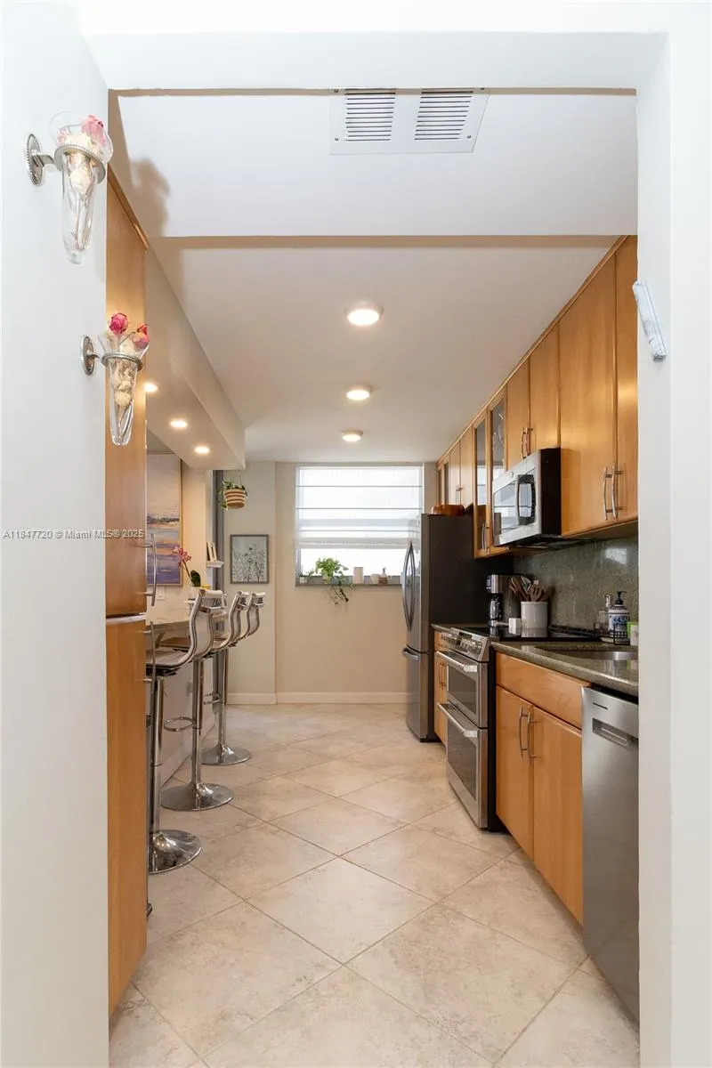 9273 Collins Ave, #312