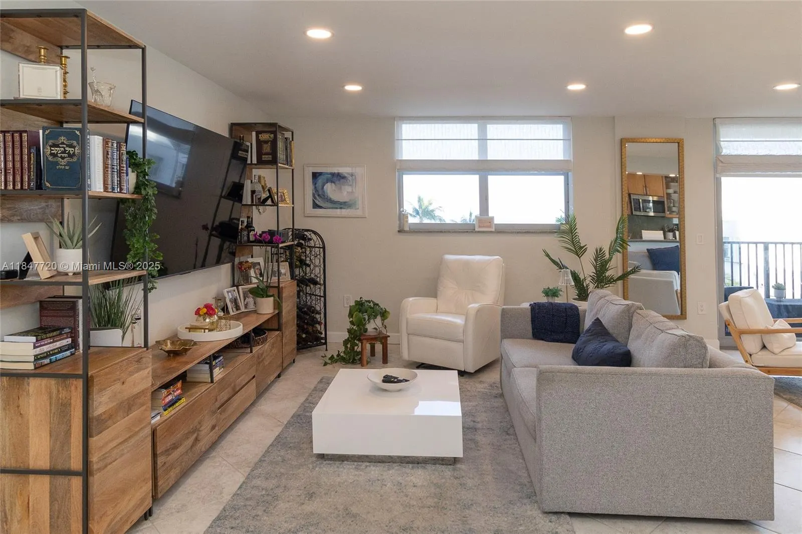 9273 Collins Ave, #312