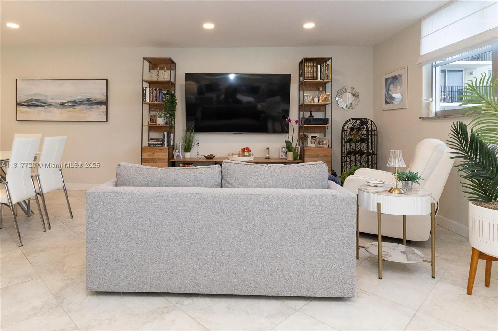 9273 Collins Ave, #312