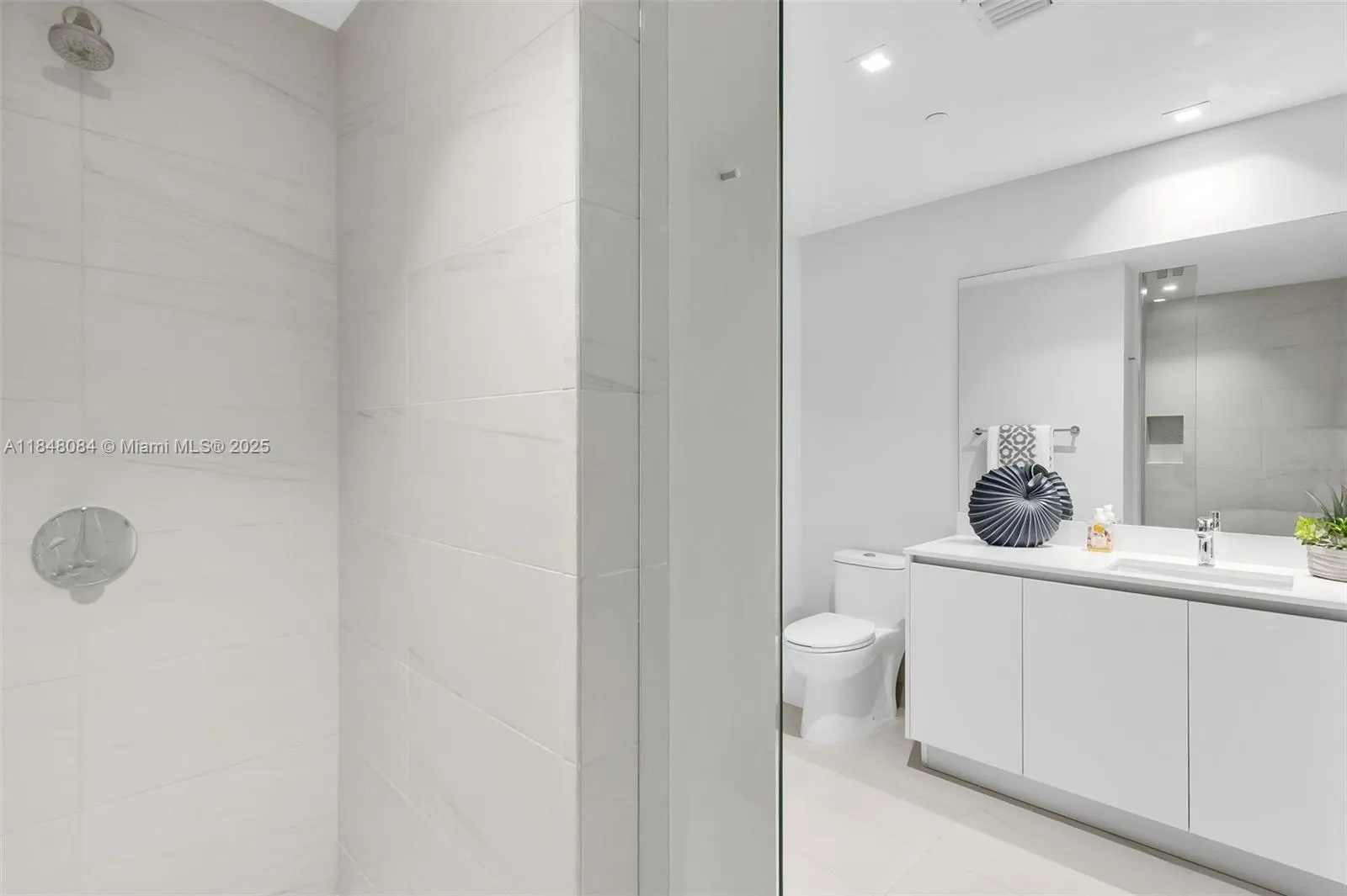 1116 N Ocean Blvd, #504