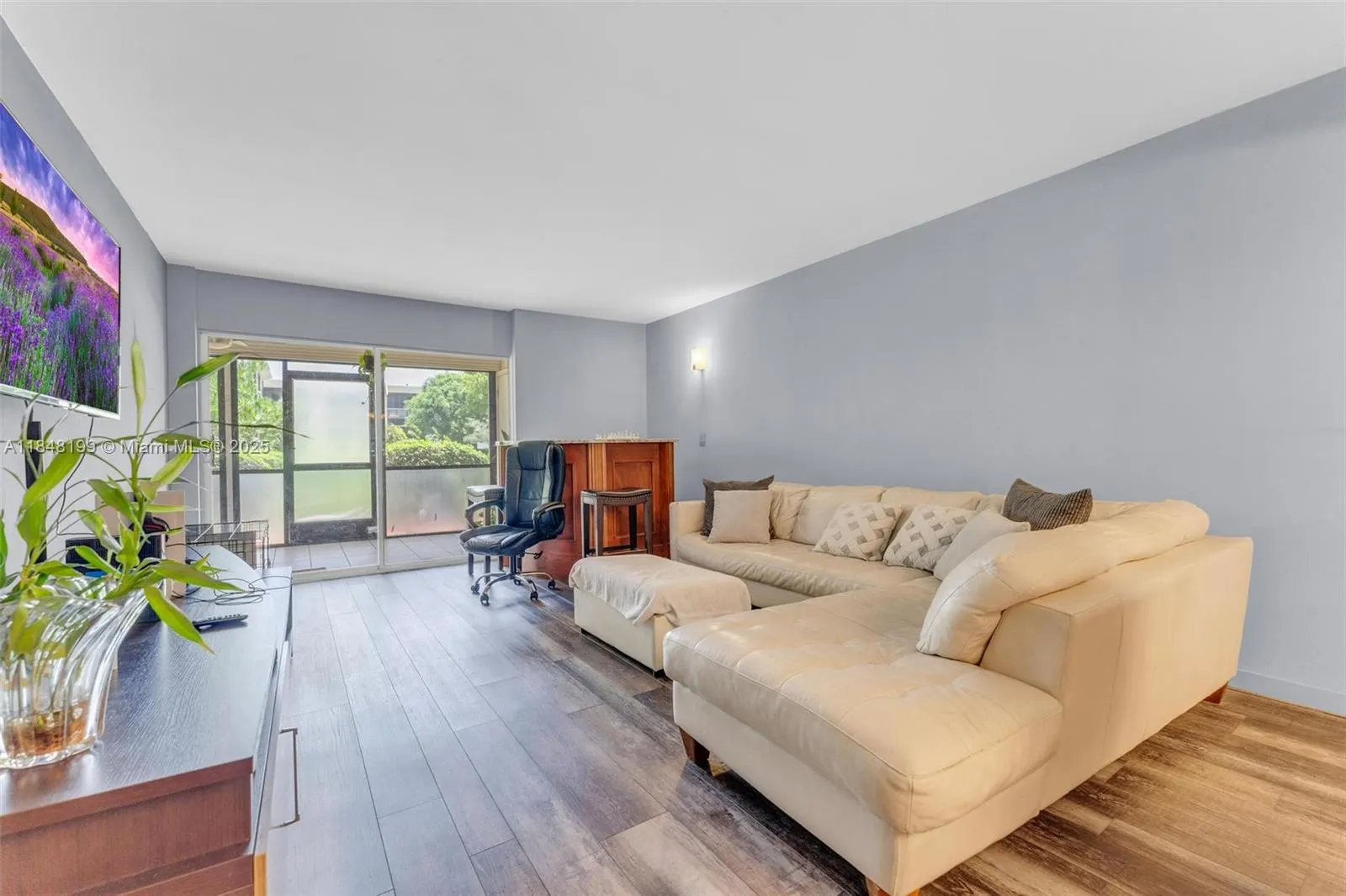 23380 Carolwood Ln, #101