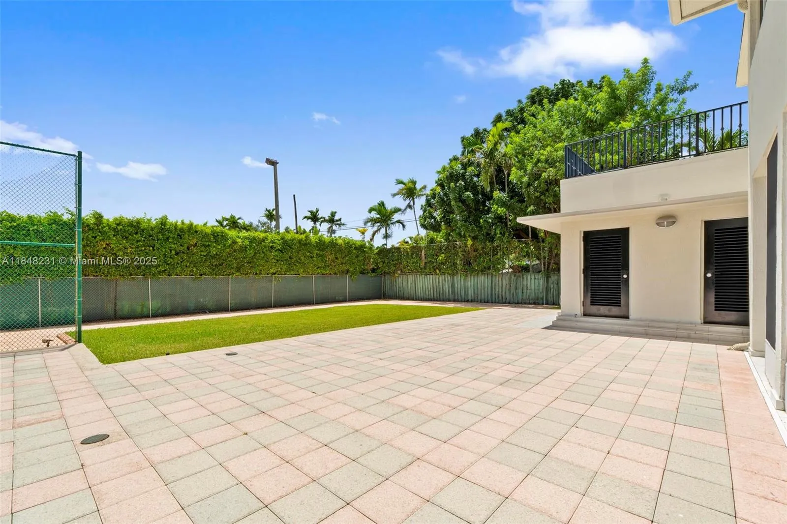 5045 SW 67th Ave