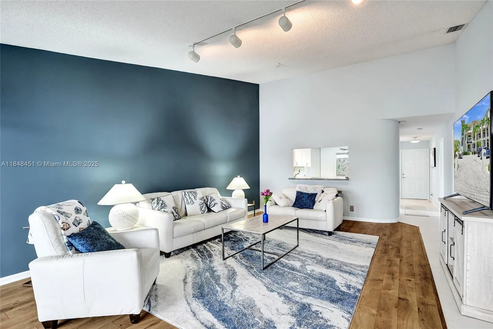 1101 S Riverside Dr, #301