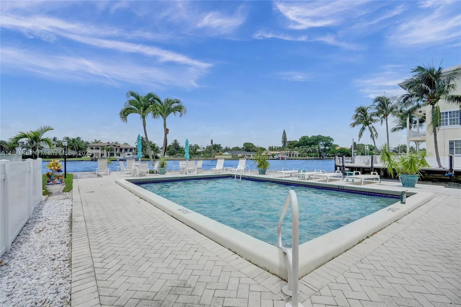 1101 S Riverside Dr, #301