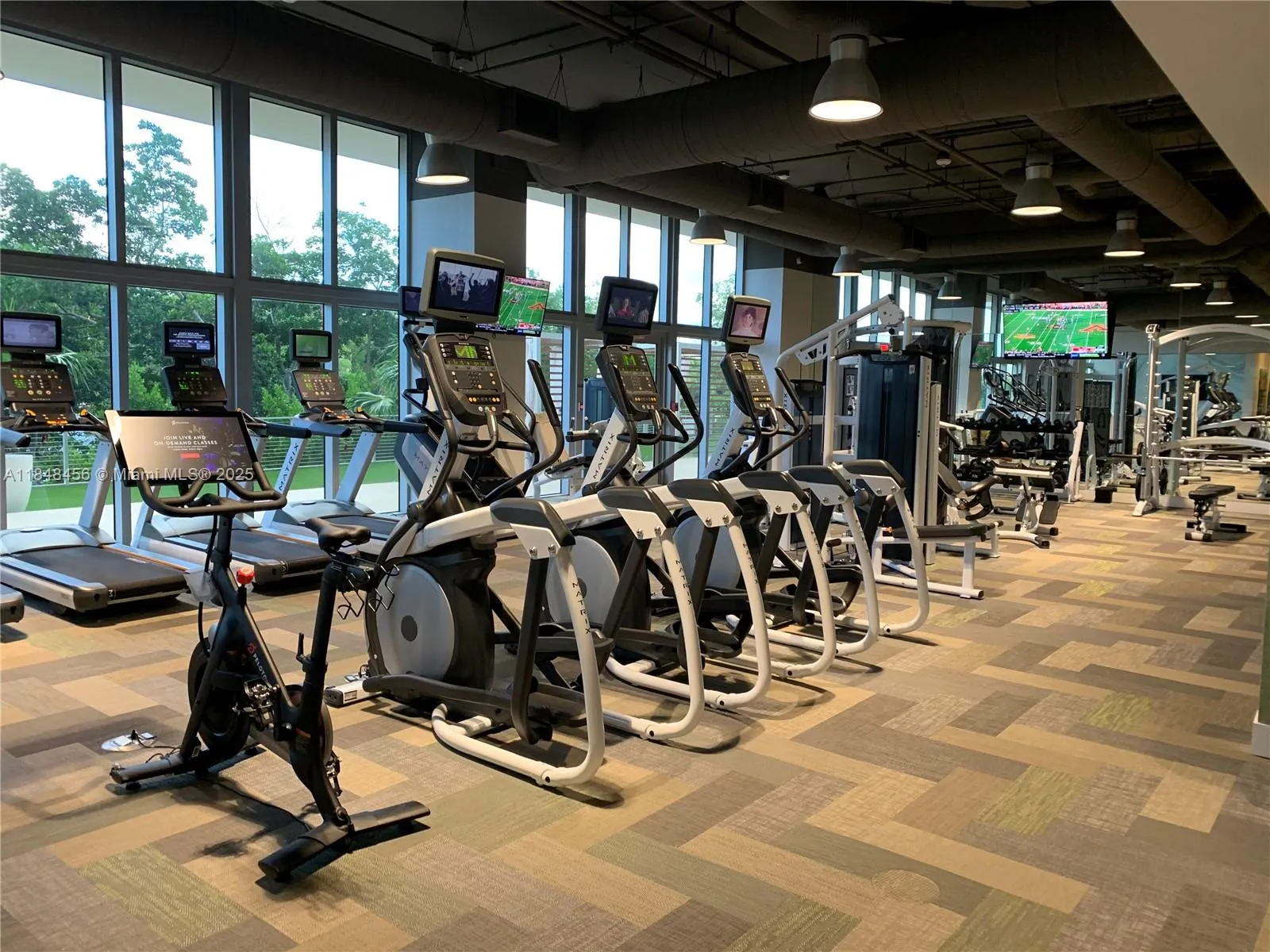 16385 Biscayne Blvd, #1503 +2Parking