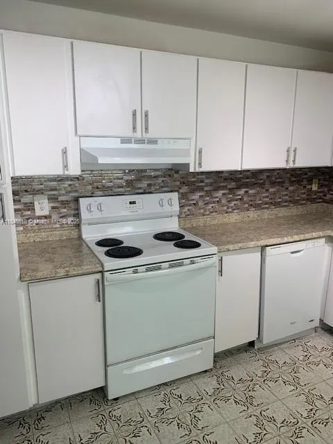 8566 NW 12th St, #D172