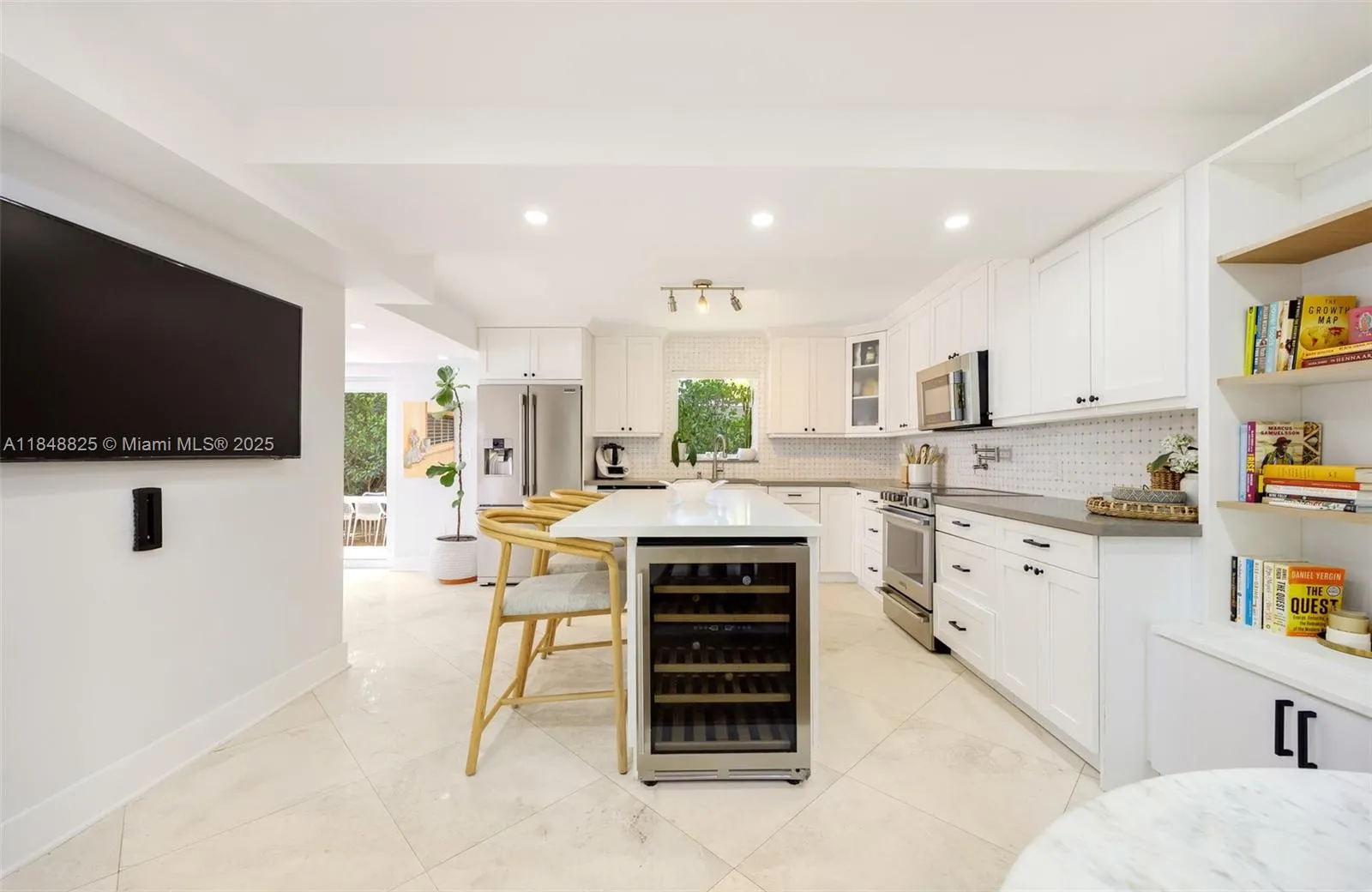 1208 Mariana Ave