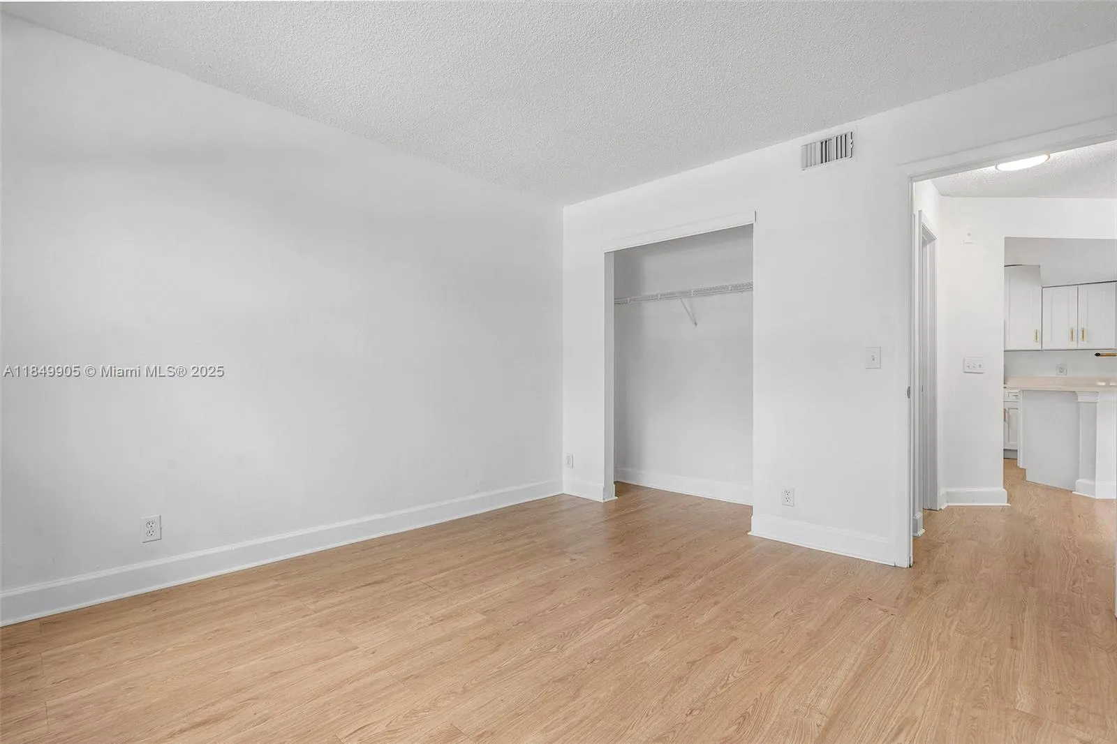 8721 Wiles Rd, #105