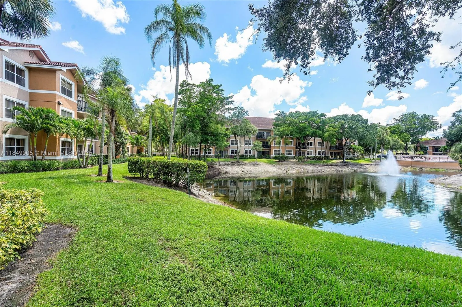 8721 Wiles Rd, #105