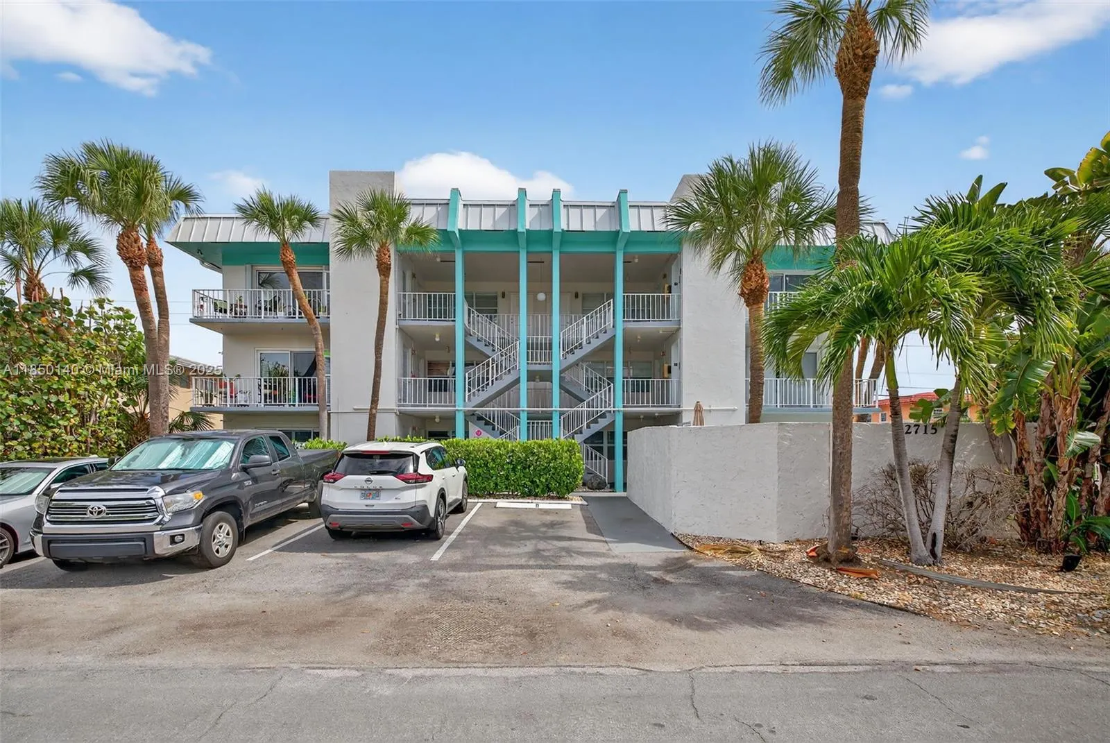 2715 NE 49th St, #309