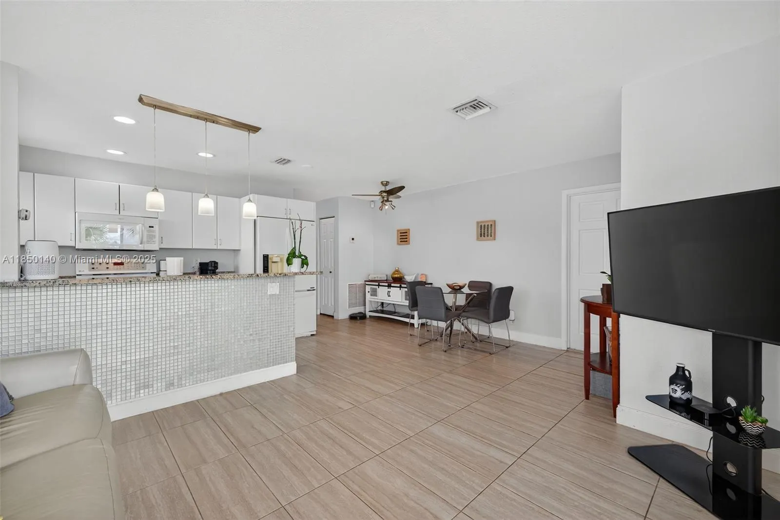 2715 NE 49th St, #309