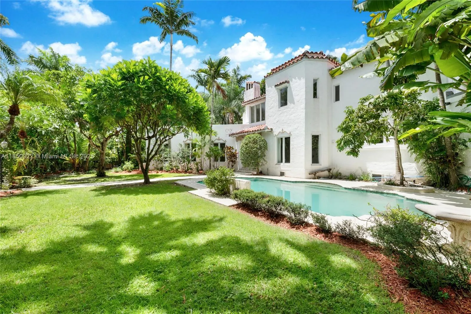 2418 Country Club Prado