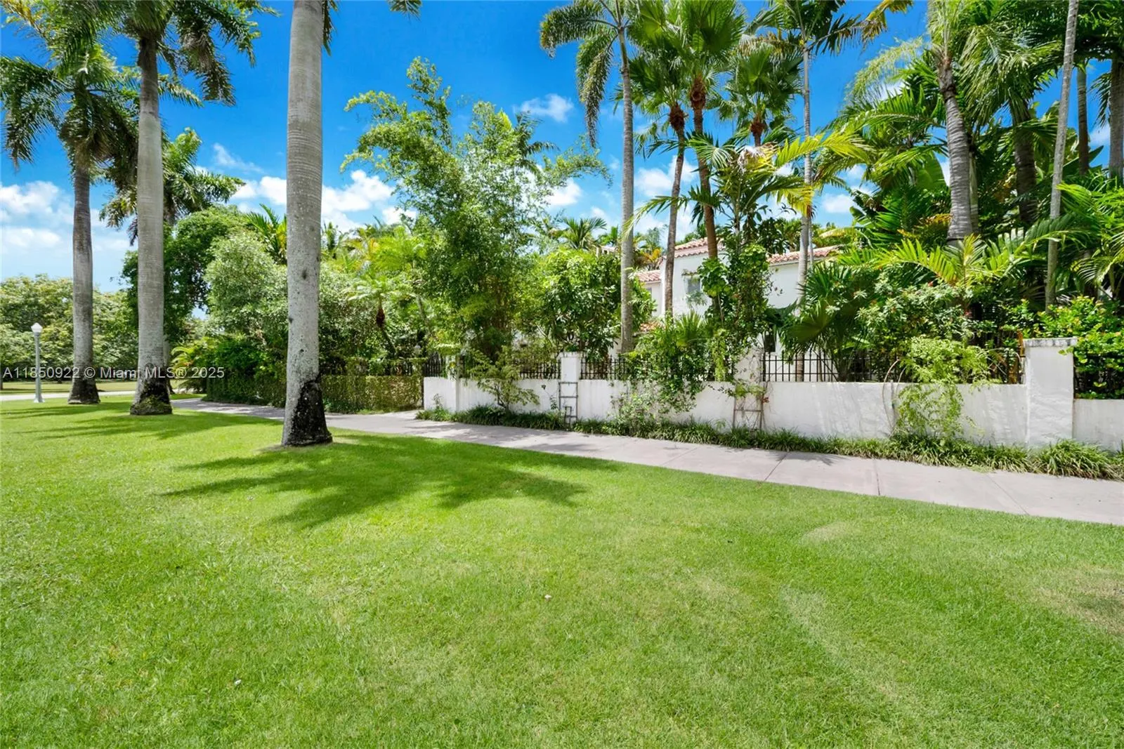 2418 Country Club Prado