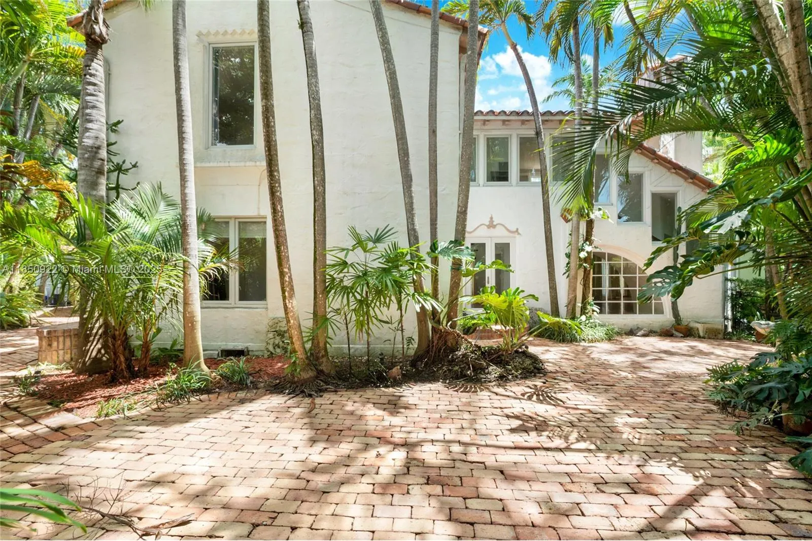 2418 Country Club Prado