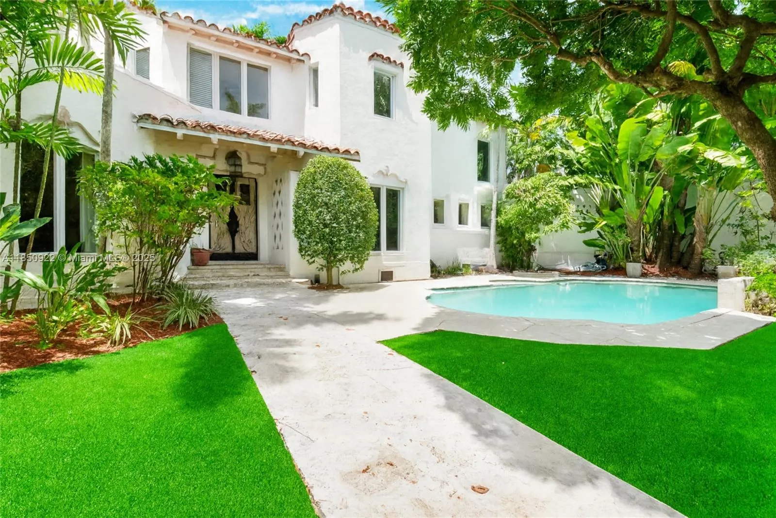 2418 Country Club Prado