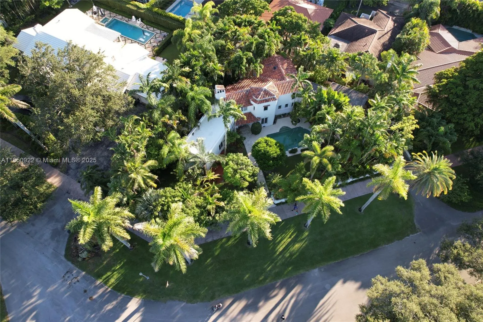 2418 Country Club Prado
