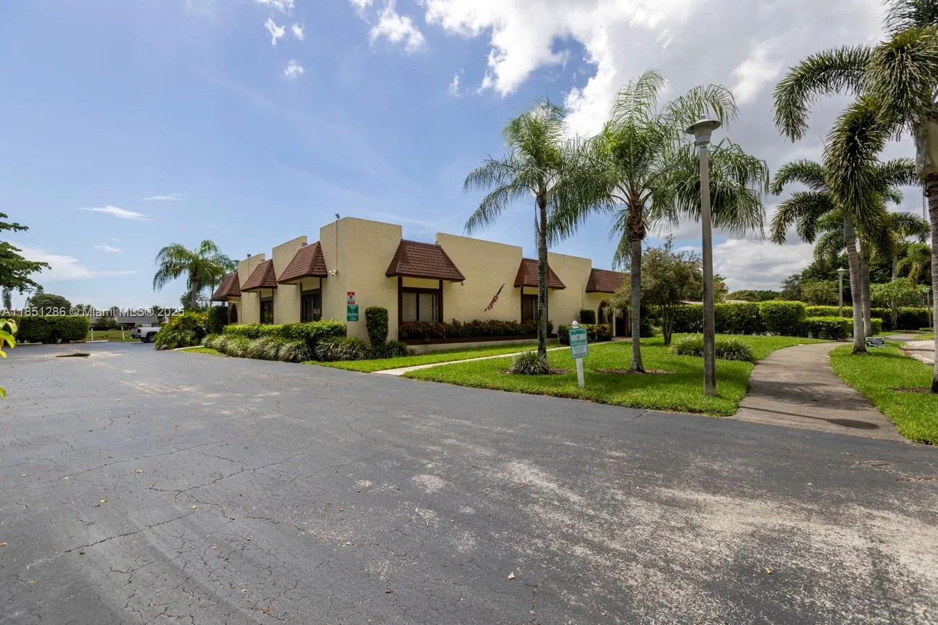 23393 Barlake Dr